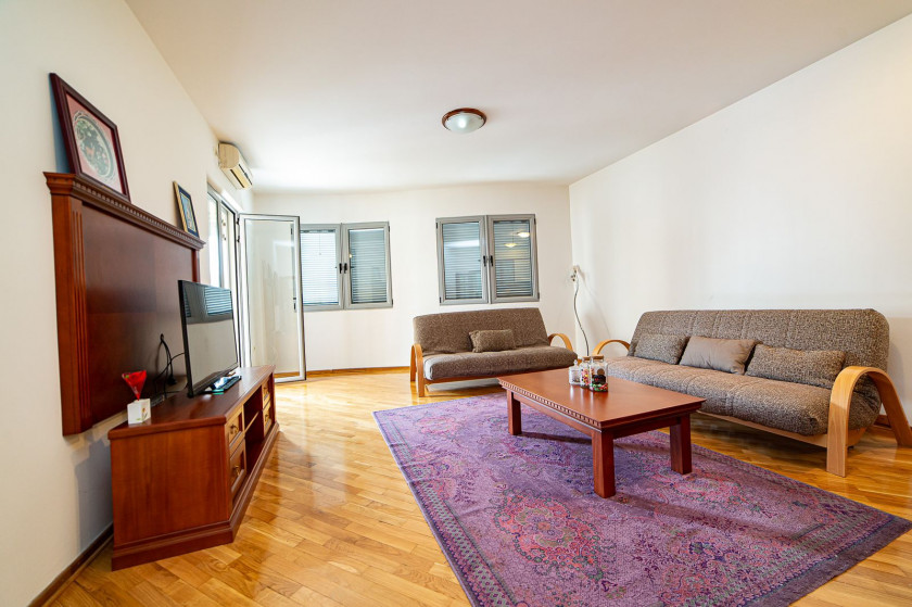 Iznajmljujem Stan-Apartman, Centar