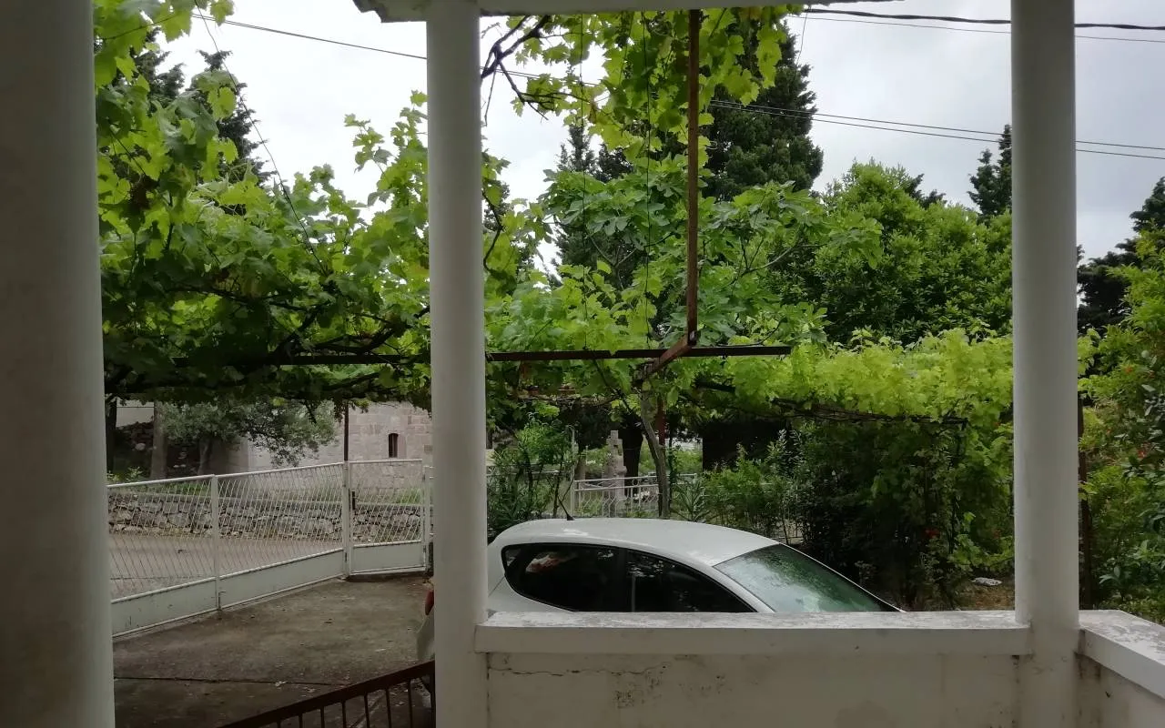 House in Sutomore, 180 m²