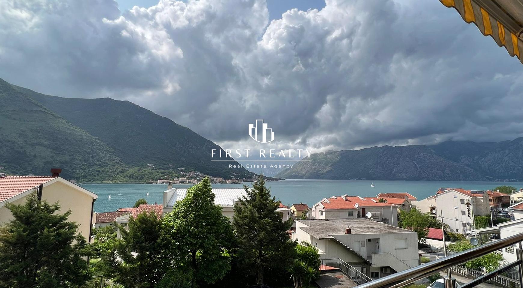 Apartment with two bedrooms near the sea