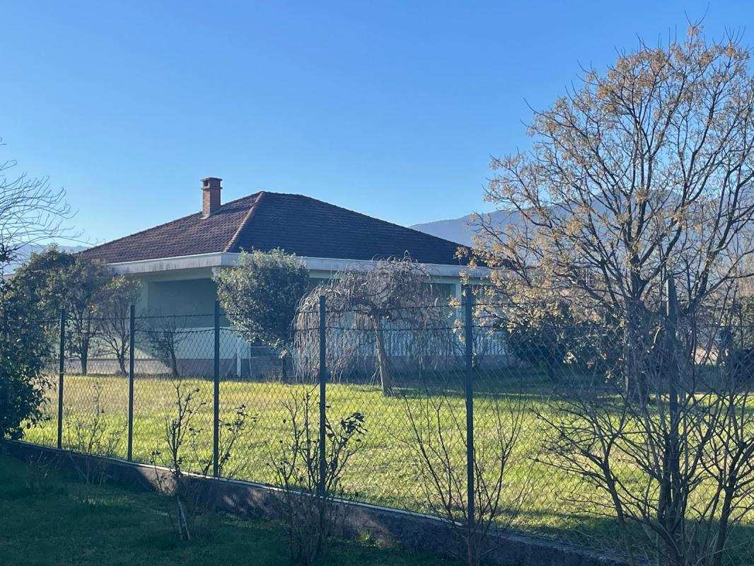 Дом в Kosic, 300 m²