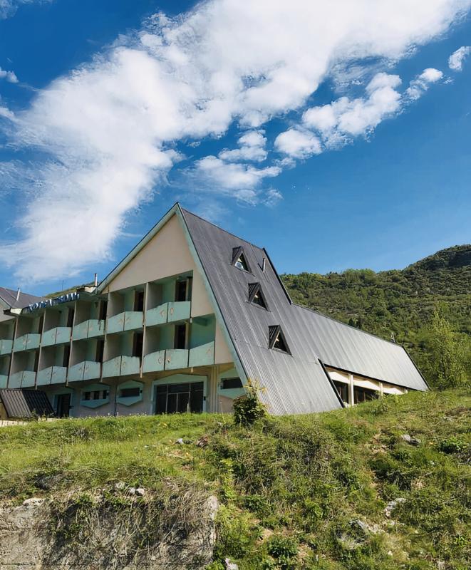 Коммерческая недвижимость в Zabljak, 2000 m²