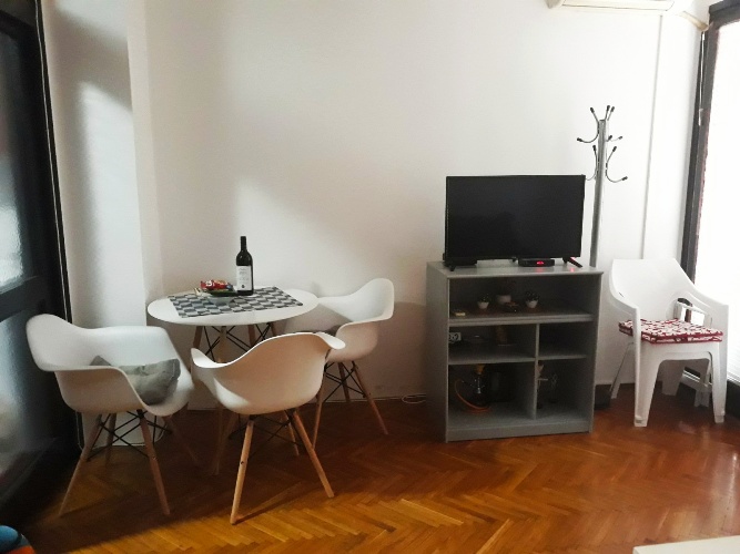 Iznajmljujem Stan-Apartman, Bar Centar