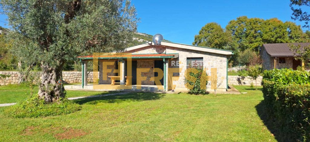 Kamena kuća, 71m2, Lješanska nahija, Izdavanje