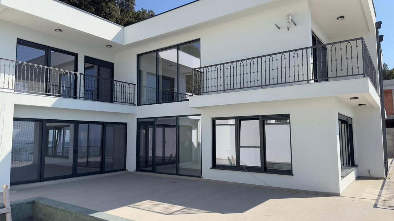 House for Sale, Bar — €750,000