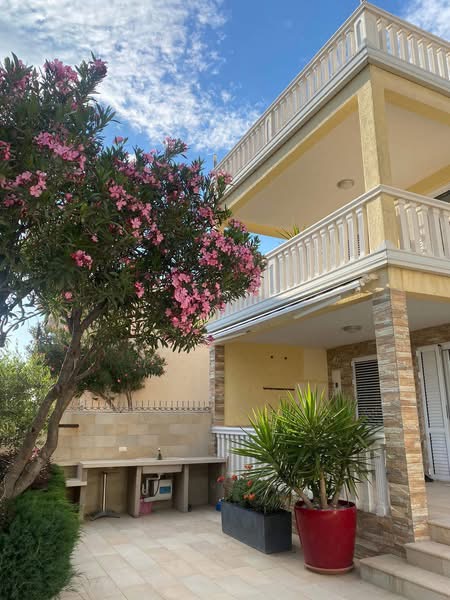 House for Sale, Bar — €310,000