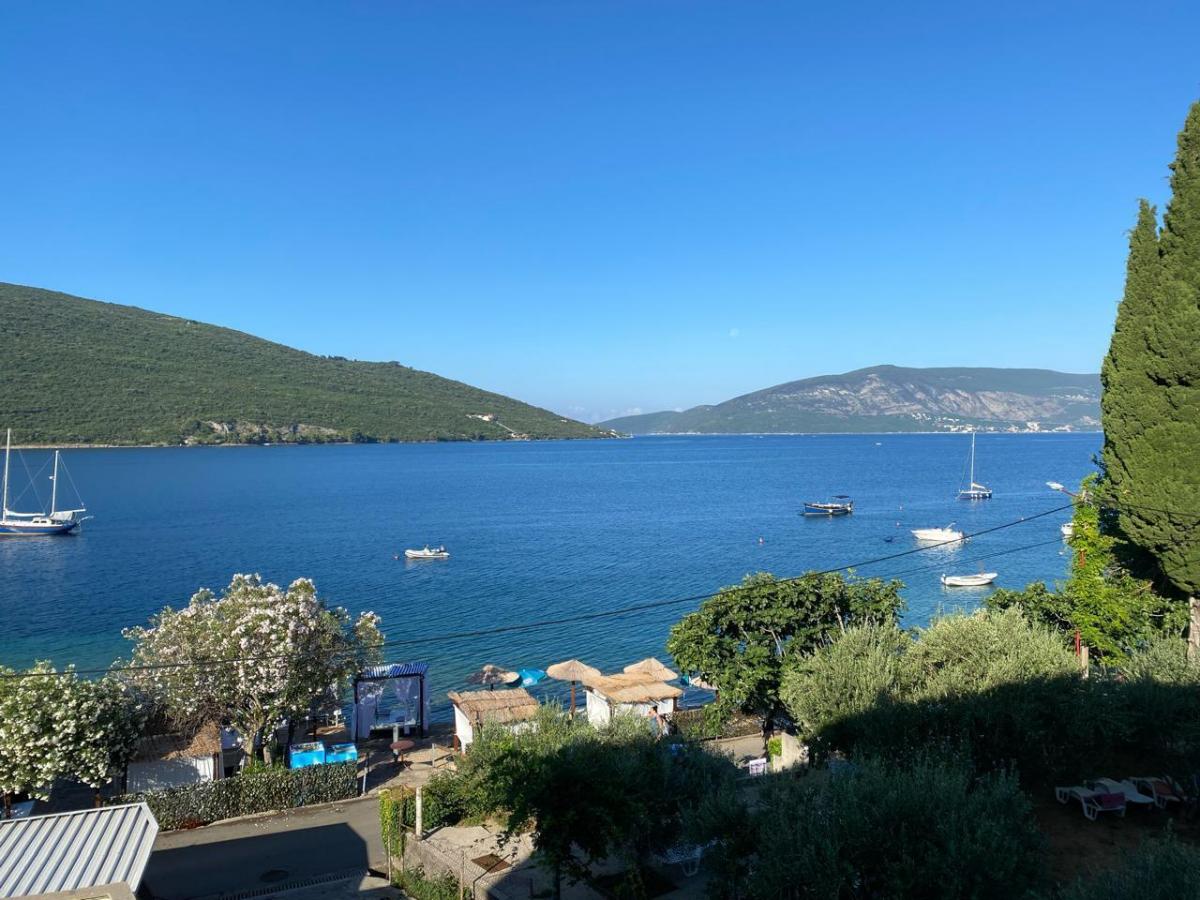 Dvosoban stan sa panoramskim pogledom na more u Kumboru, Herceg Novi
