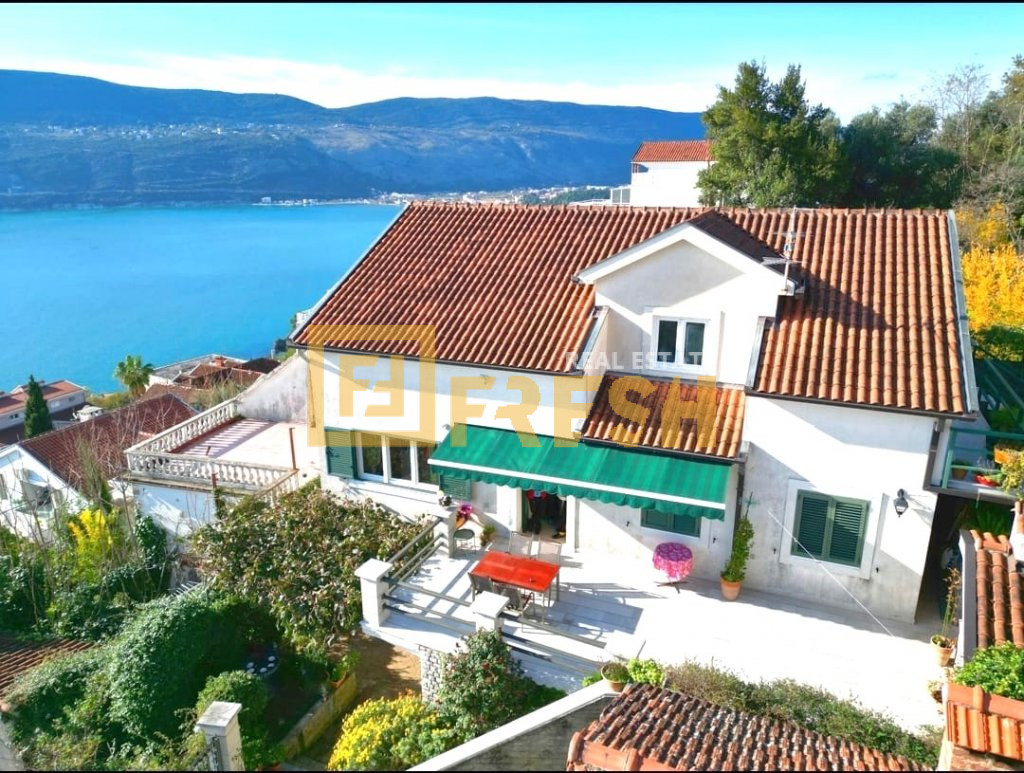Kuća, 296m2 na placu 448m2, Herceg Novi, Izdavanje