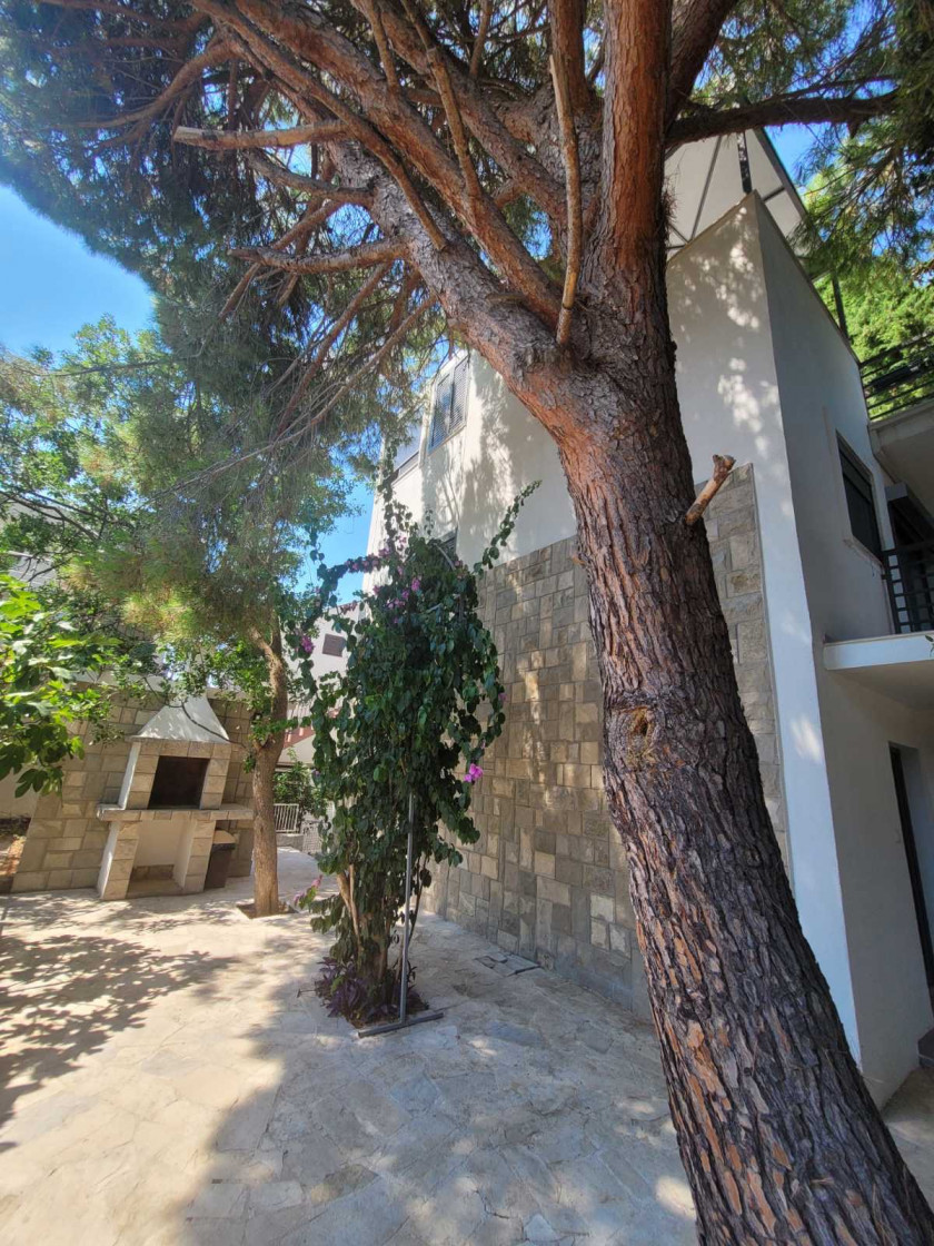 House for Sale, Bar — €300,000