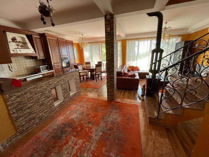 Iznajmljujem Kuću, Šušanj