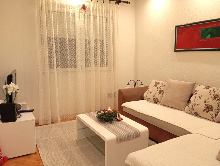 Iznajmljujem Stan-Apartman, Bar Centar