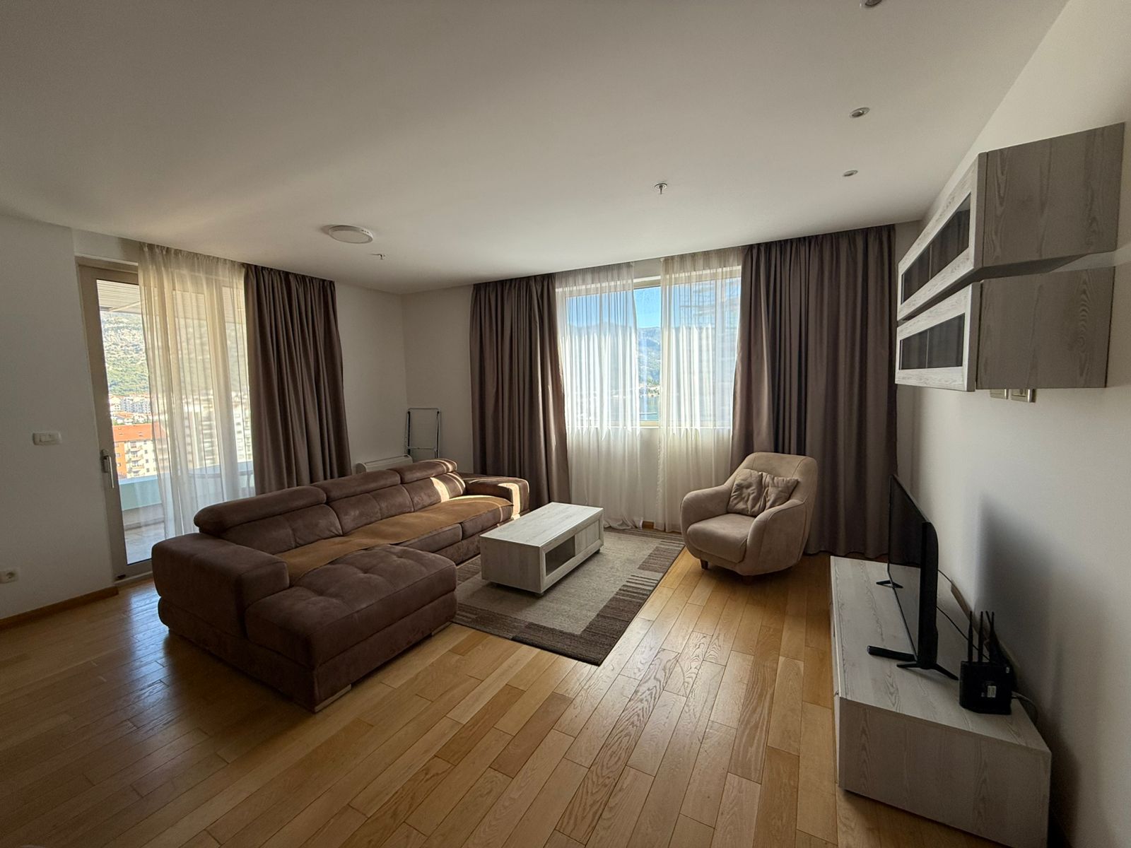 Iznajmljujem Stan-Apartman, Centar