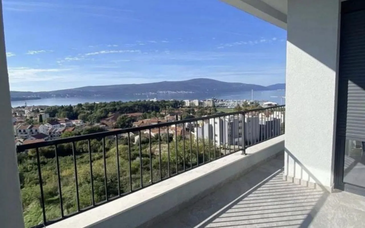 Apartment in Mazhina, 80 m²