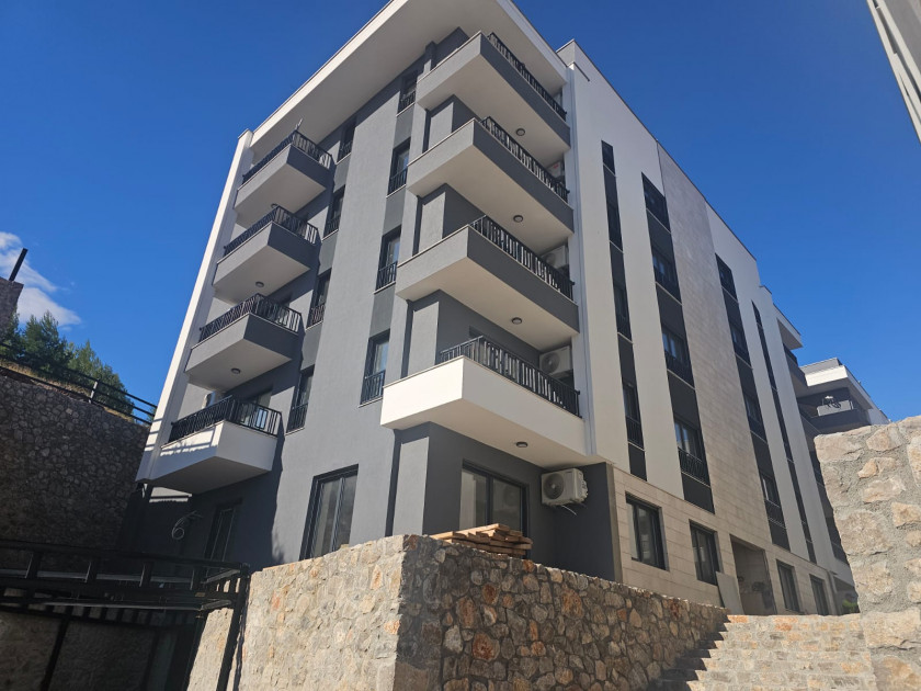 Iznajmljujem Poslovni Prostor, Gorica C