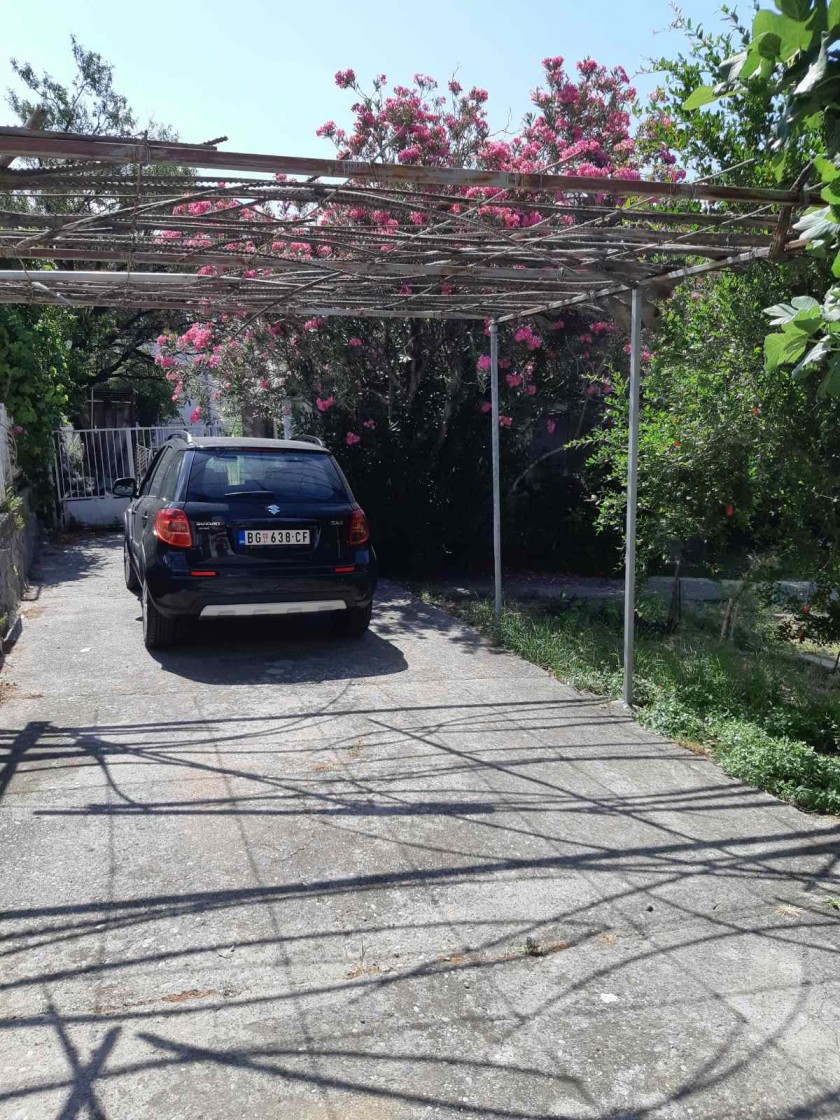 Продается дом, Бар