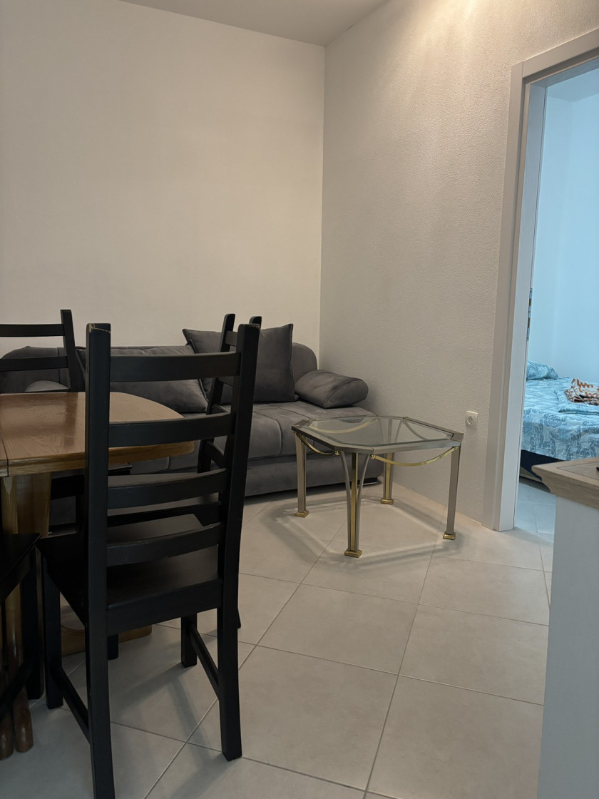 Iznajmljujem Stan-Apartman, Bjeliši