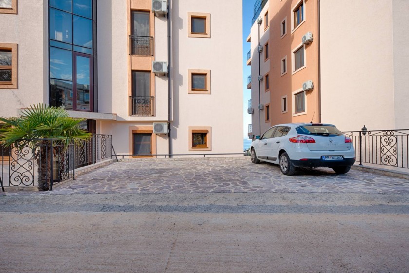 Iznajmljujem Stan-Apartman, Bar