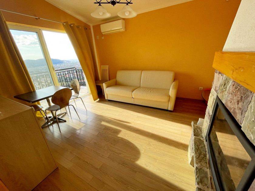 Prodajem Stan-Apartman, Tomba