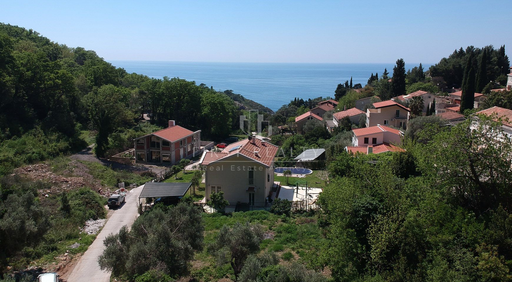 Urbanized plot in a picturesque location