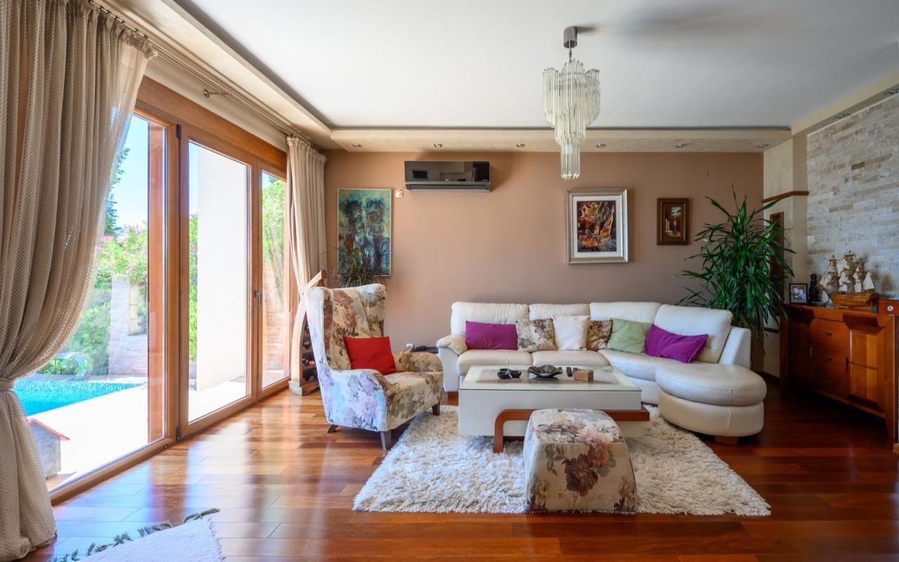 Дом в Susanj, 255 m²