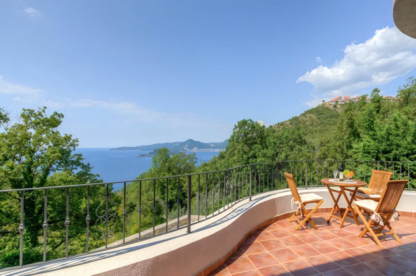 5-BR Designer Villa with Infinity Pool