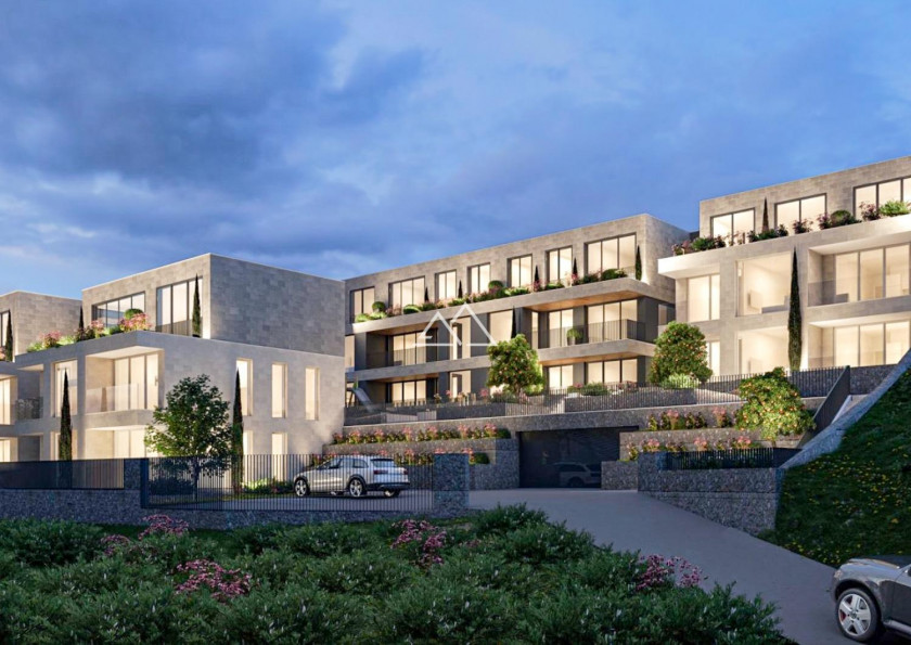 Novi dvosoban stan uz more u Kotoru