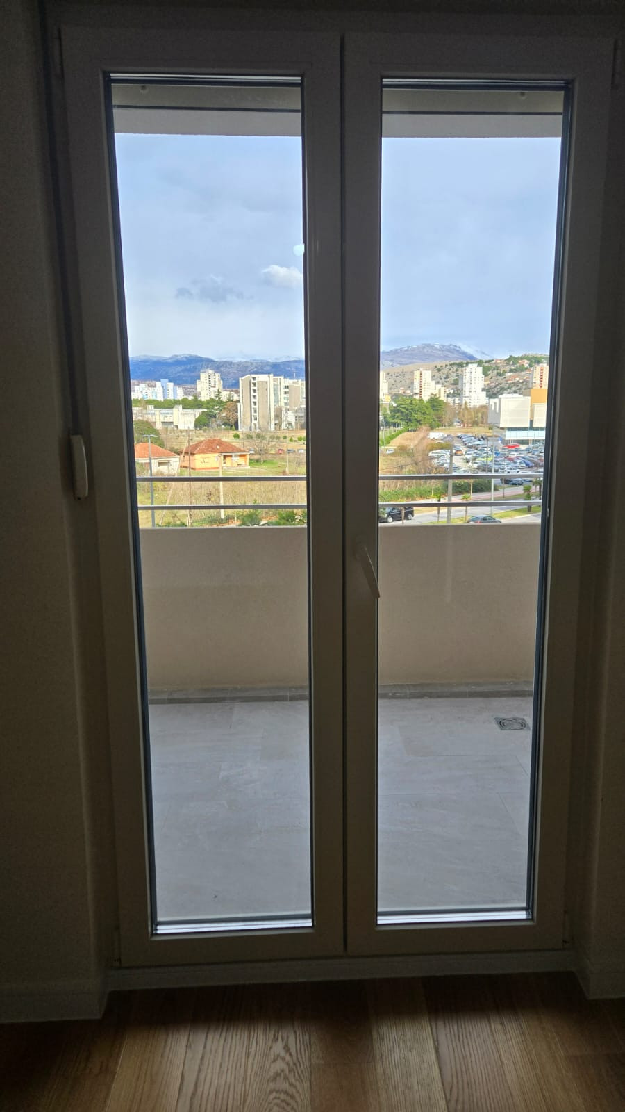 Unfurnished Two-Bedroom Apartment for Rent – Central Point, Podgorica