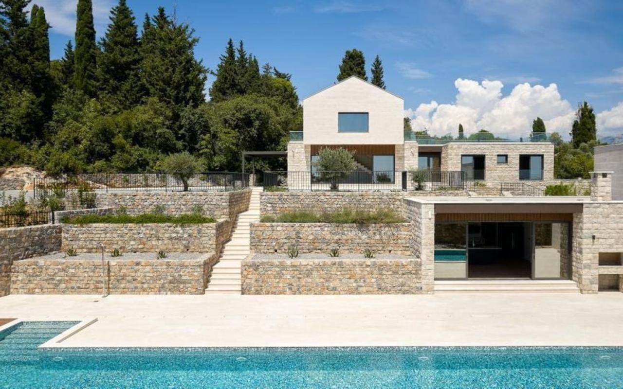 Дом в Tivat, 558 m²