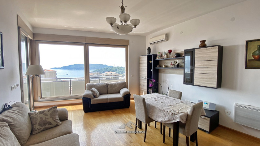 For sale: 3-bedroom apartment with panoramic sea view in Becici