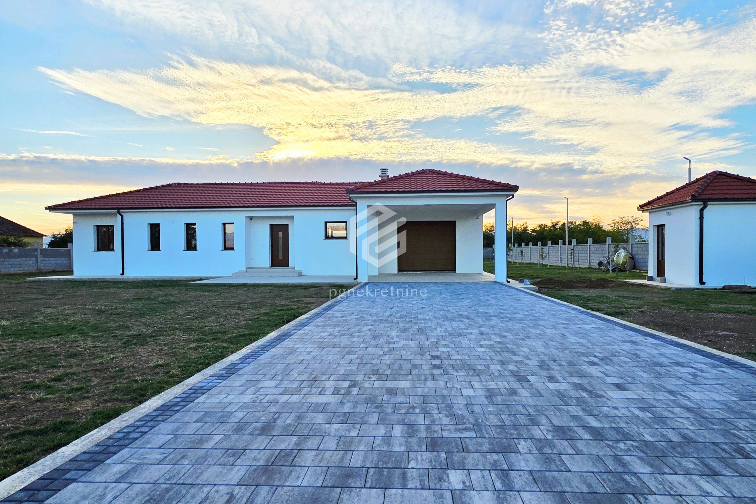 Kuća 190m2 na placu 2.800m2, Golubovci – Zeta