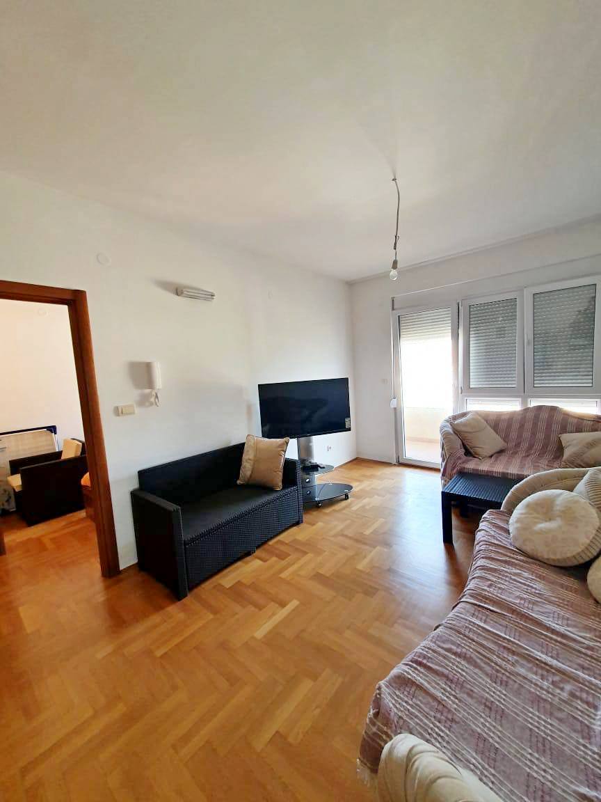 Prodajem Stan-Apartman, Bar Centar