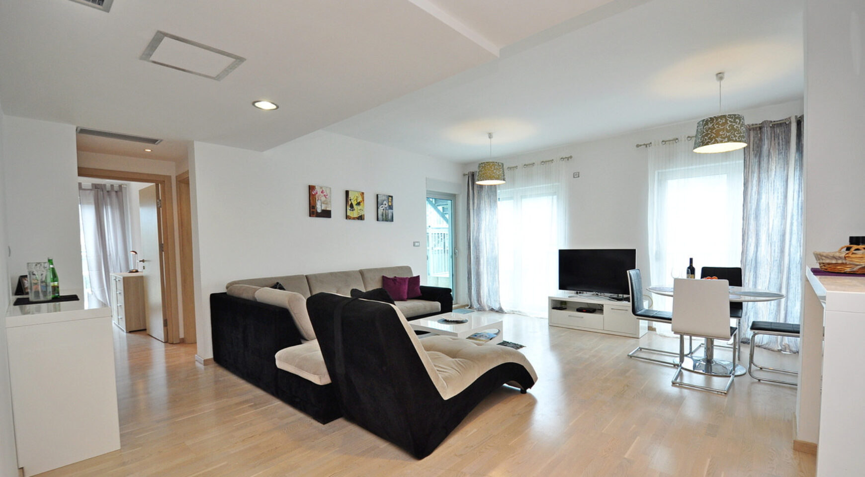 Apartment in a modern complex with a huge terrace, Dobrota