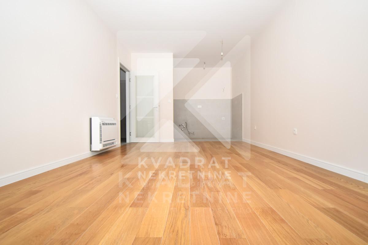 Izdavanje, Dvosoban stan, Podgorica, Central Point, 72m2