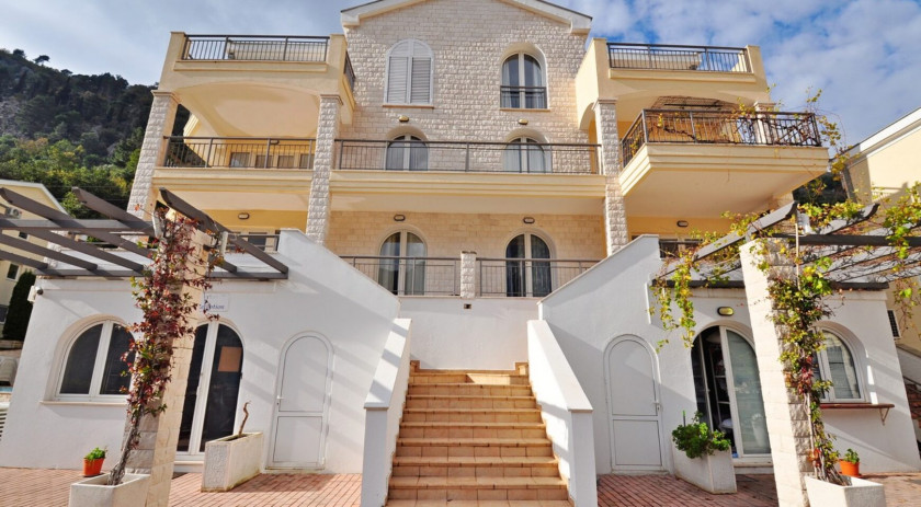 Apartment with two bedrooms in a complex with a swimming pool, Muo