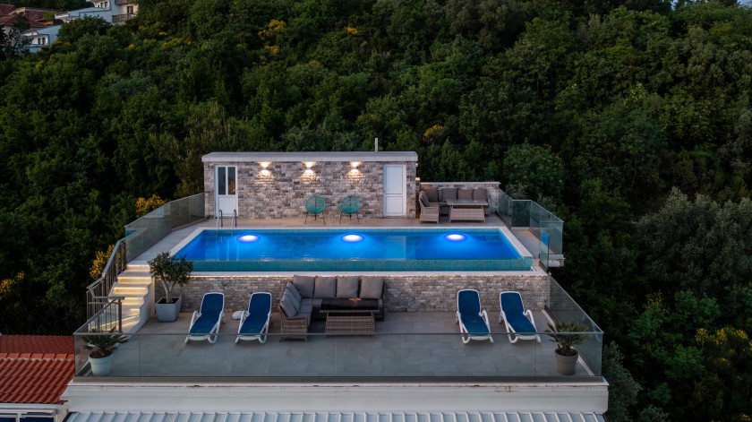 House For Sale, Zeleni Pojas