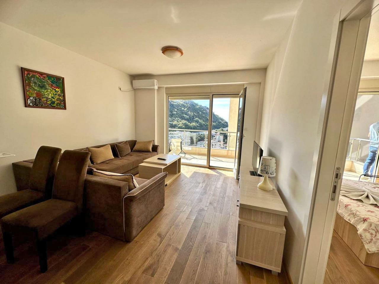 Prodaje se dvosoban stan u Rafailovićima