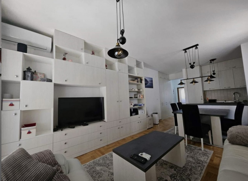 Prodajem Stan-Apartman, Rozino