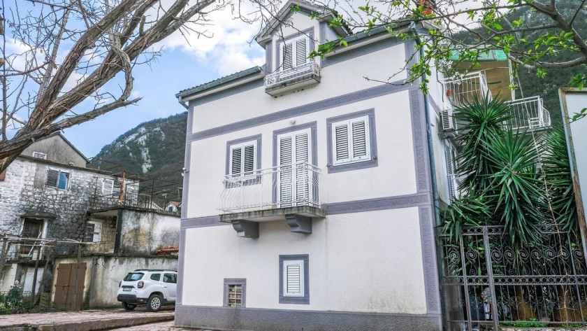 House For Sale, Stoliv