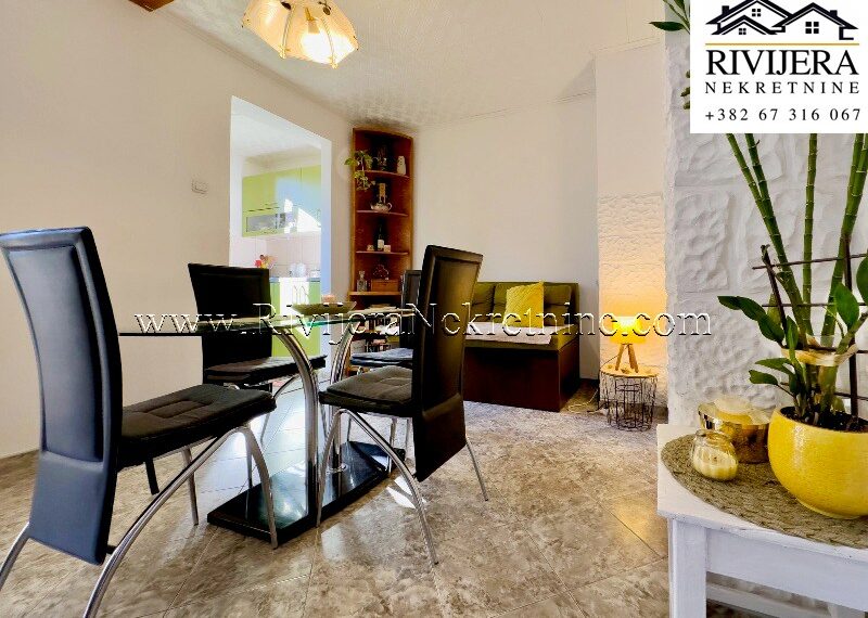 Apartment For Sale, Škaljari