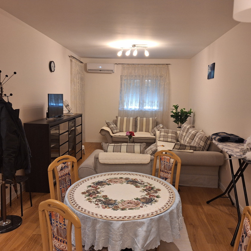 Iznajmljujem Stan-Apartman, Bar Centar