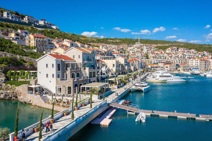 Stan sa 2 spavaće sobe u svetski poznatom golf resortu Luštica Bay