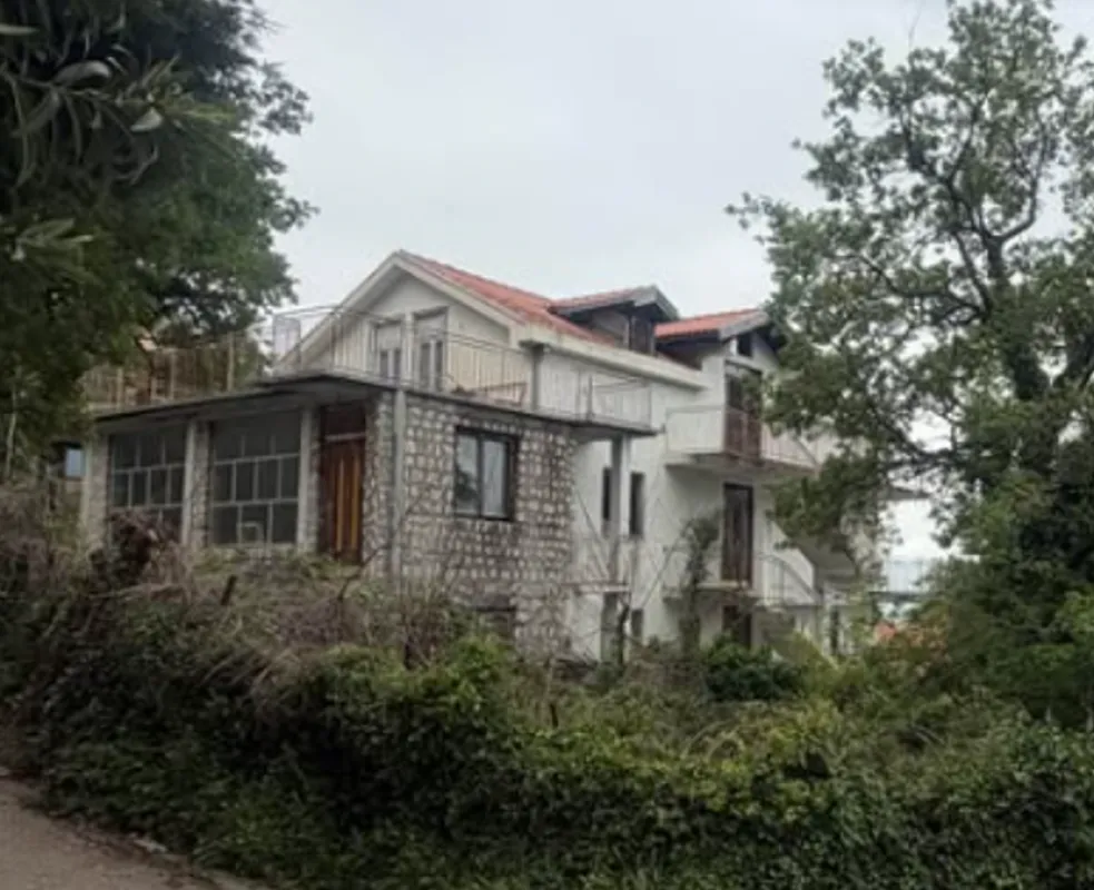 House in Ratac, 350 m²