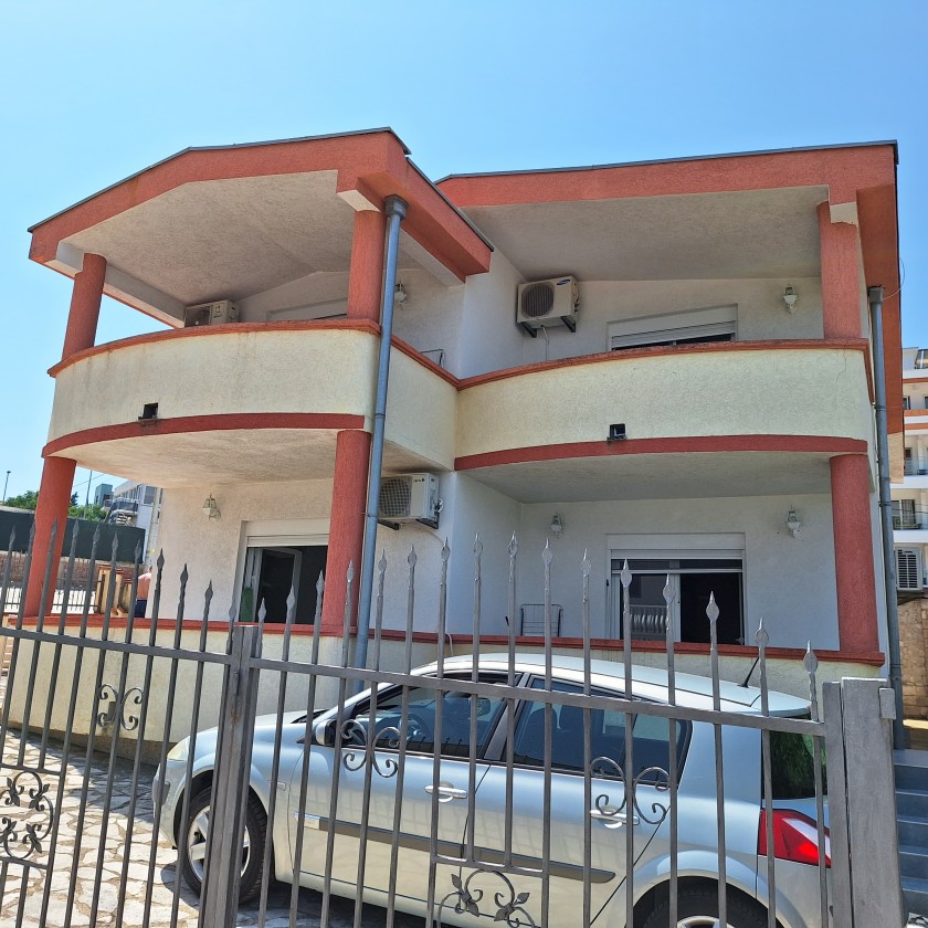 Prodajem Kuću, Dobre Vode