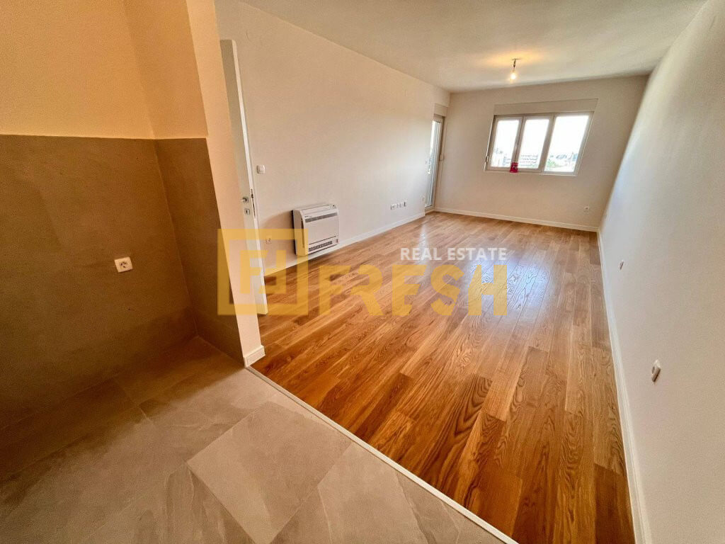 Dvosoban nenamješten stan, 70m2, Central Point, Izdavanje