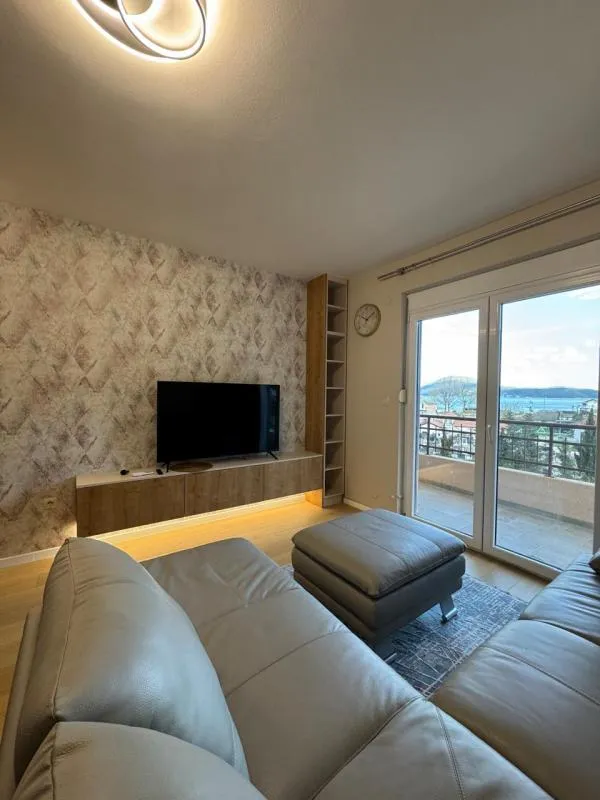 Apartment in Igalo, 84 m²