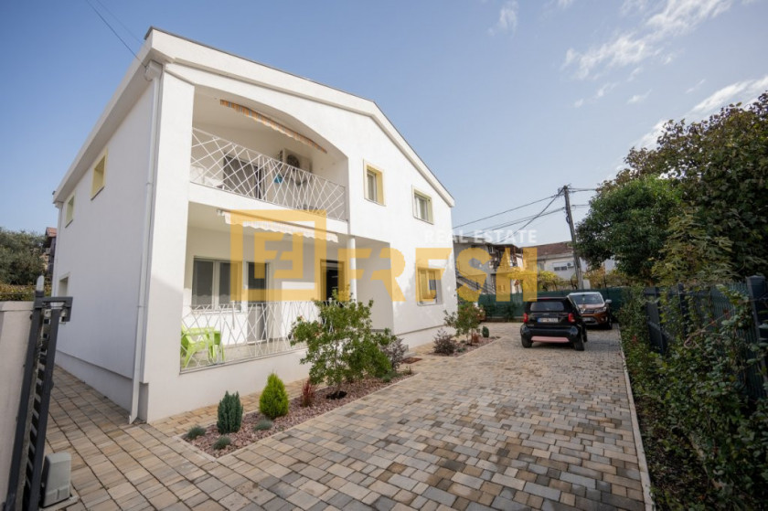 Prodajem Kuću, Dalmatinska