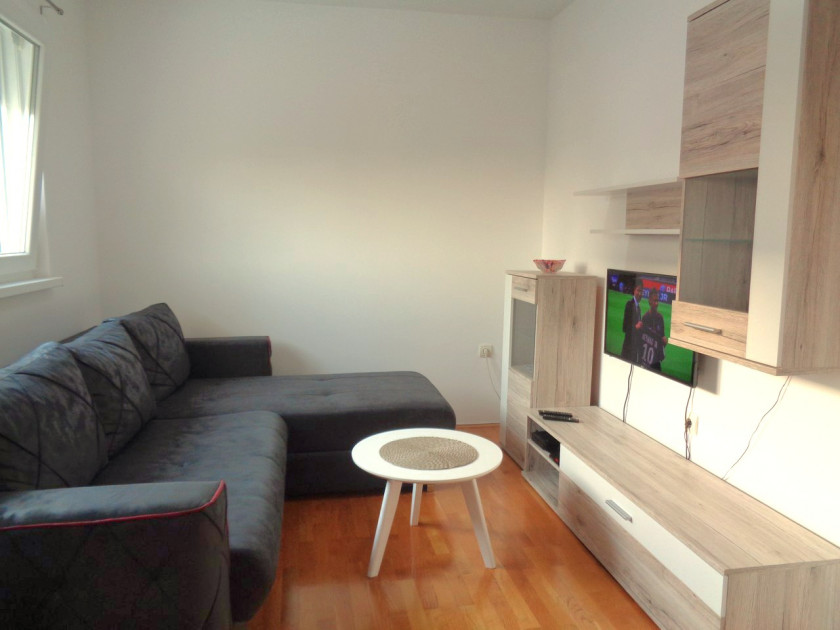 Iznajmljujem Stan-Apartman, Bar