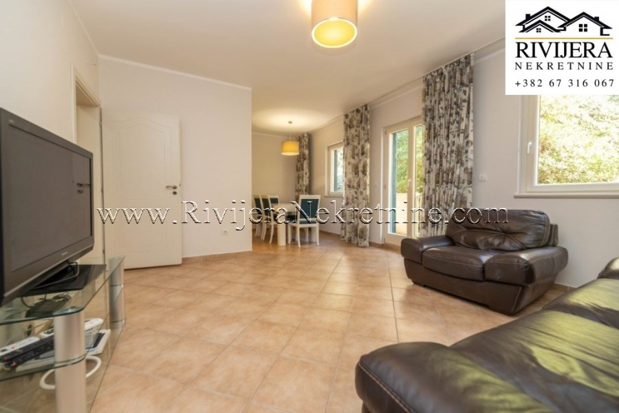 Three-bedroom apartment with sea view, center of Herceg Novi
