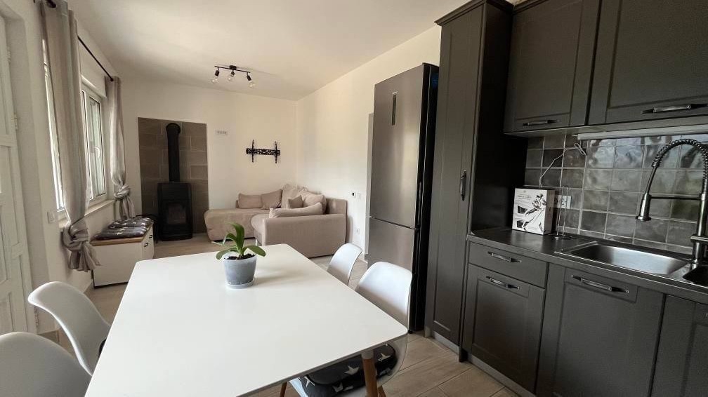 House For Sale, Prčanj