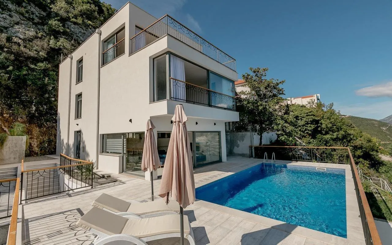Apartment in Nivice, 236 m²
