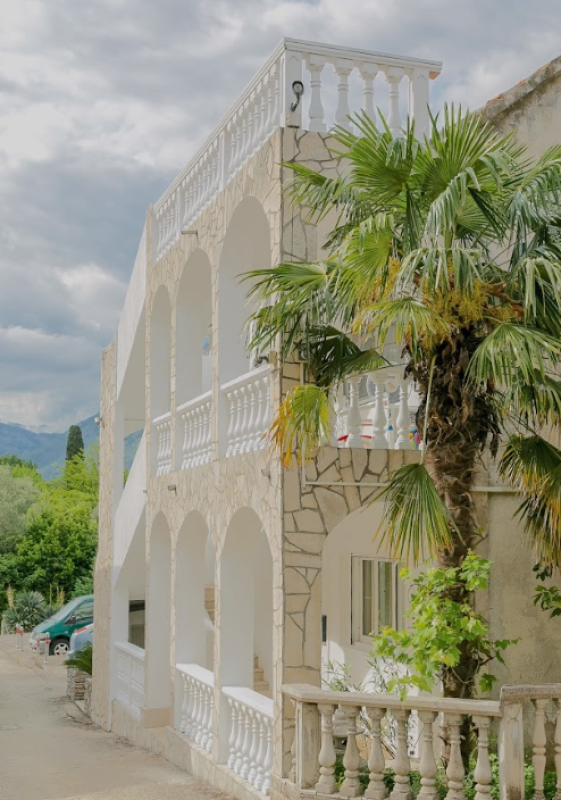 House in Prcanj, 263 m²